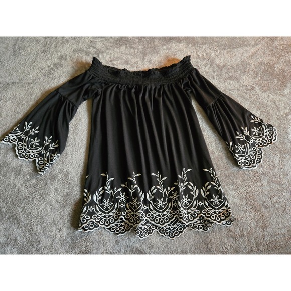 White House Black Market Tops - White House Black Market Embroidered Top WomenM Black Excellent BohoBell Sleeves